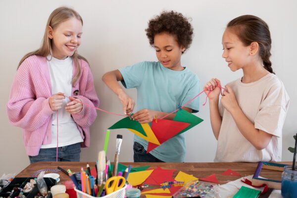 Travail manuel chez les enfants : cultiver la créativité et les compétences à travers les jouets personnalisés
