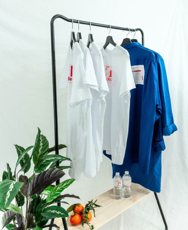 Tee-shirt en coton vs polyester : quel tissu choisir ?