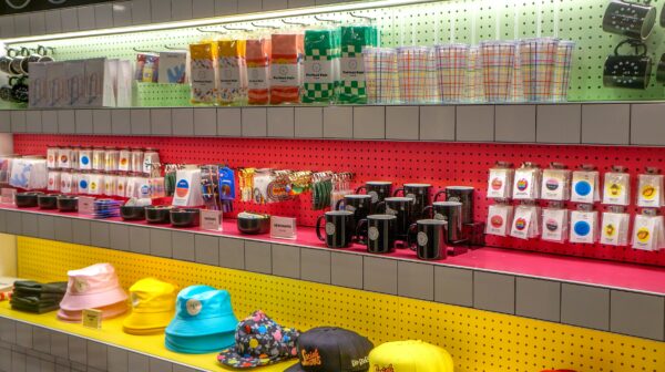 Comment créer une ligne de merchandising cohérente pour votre marque